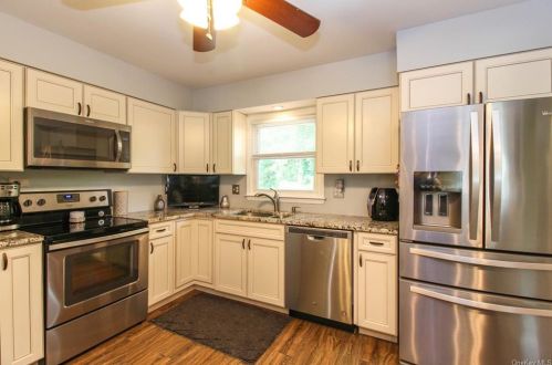 7 Shelley Rd, Poughkeepsie, NY 12603-5633