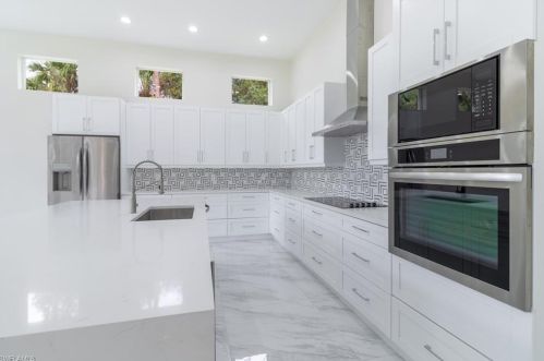 931 8 St, Naples FL 34120-3435 exterior