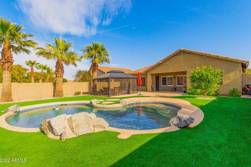 7810 15th Way, Phoenix AZ  85042-6734 exterior