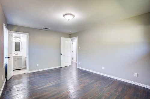 1426 Gillette St, Dallas TX 75217-1210 exterior