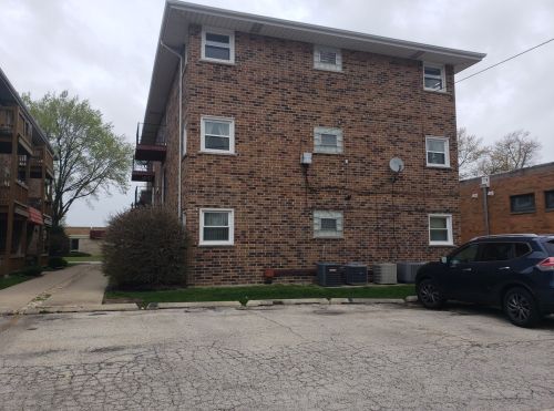 3715 Devon Ave, Chicago IL 60659-1132 exterior