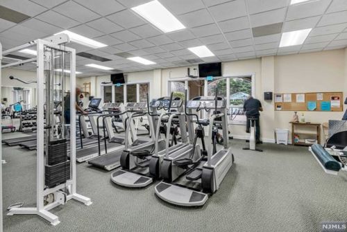 3326 Franklin Ln, Rockaway NJ 07866-5820 exterior