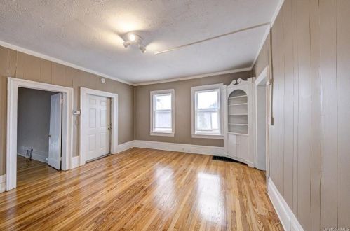 8 Roberts St, Middletown NY 10940-5008 exterior