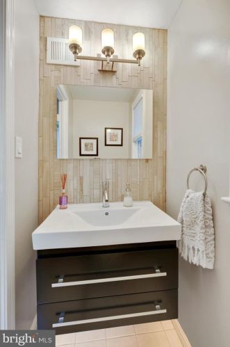 11601 Magruder Ln, Rockville MD 20852-4369 exterior