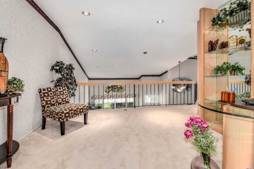 2 Hamlet Dr, Commack NY 11725-4437 exterior