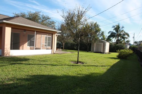 1146 Kalevala Dr, Fort Pierce FL 34953-6810 exterior