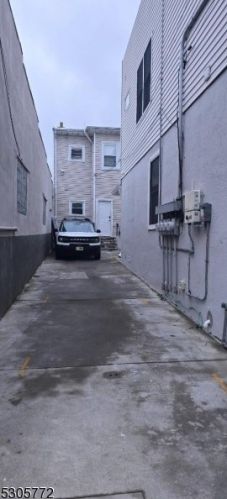 199 Parkhurst St, Newark NJ  07114-2607 exterior