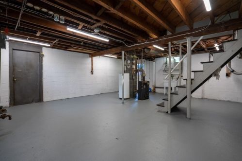 391 Massachusetts Ave, West Springfield MA 01089-2412 exterior