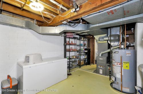 615 Burcham Dr, East Lansing MI 48823-2746 exterior