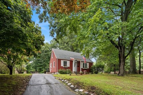 65 Grove St, Windsor, CT 06095-3631