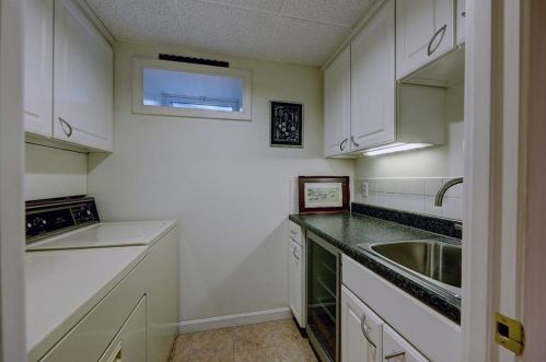 243 Transit St, Providence RI 02906-1023 exterior