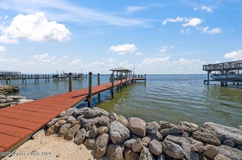 3010 Newfound Harbor Dr, Merritt Island FL 32952-2624 exterior