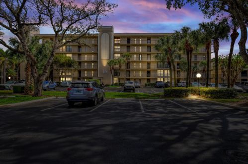 18 Royal Palm Way, Boca Raton FL  33432-8755 exterior