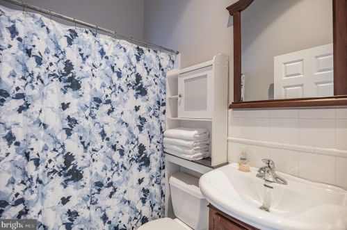 309 Lawrence St, Philadelphia PA 19133-3023 exterior