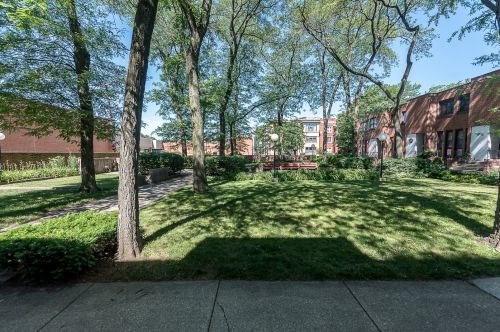 5225 Kimbark Ave, Chicago IL  60615-4009 exterior