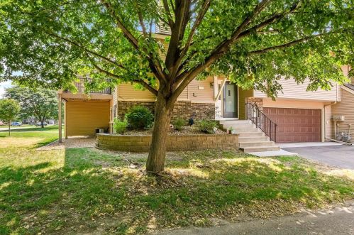 1558 Baylor Ct, Saint Paul MN 55122-4820 exterior