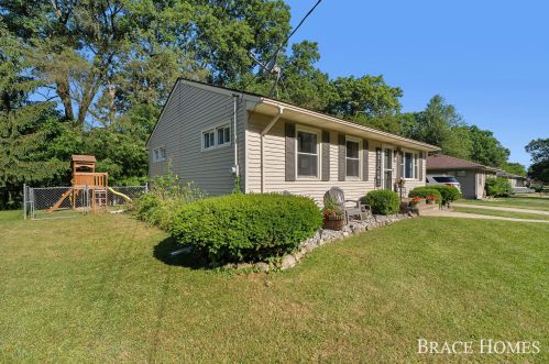 4685 Burgis Ave, Grand Rapids, MI 49508-4553