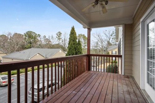 207 Brighton Pt, Atlanta GA 30328-1372 exterior