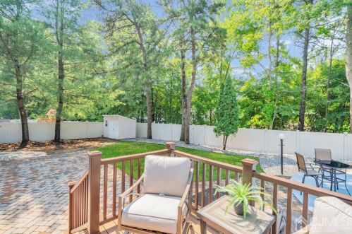 40 Ponderosa Ln, Old Bridge NJ  08857-3334 exterior