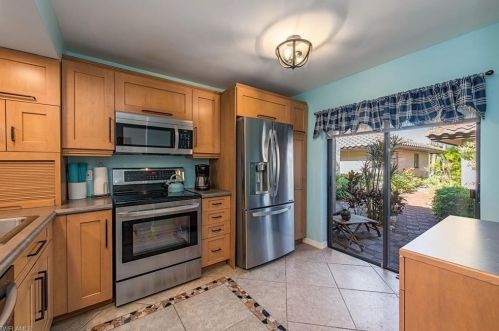 3219 Horse Carriage Way, Naples FL 34105-2823 exterior