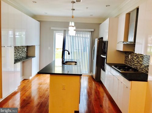 2439 Marshall St, Philadelphia PA  19148-3824 exterior