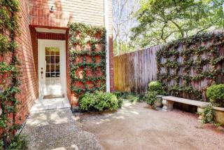 18 Rutgers Pl, Houston TX  77005-3858 exterior