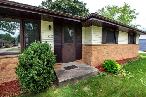 8554 56th St, Milwaukee, WI 53223-3022