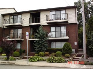 500 Riverside Ave, Lyndhurst NJ  07071-2642 exterior