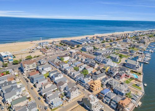 13 Ctr St, Locust NJ 07760-1712 exterior