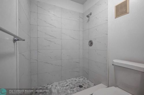 3 Mayfair Ln, Boynton Beach FL 33426-7717 exterior