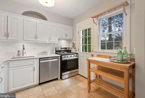 2409 Seminary Rd, Silver Spring MD 20910-1354 exterior