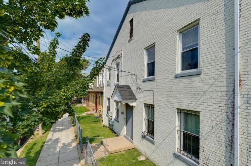 1320 T St, Washington DC 20009-4438 exterior