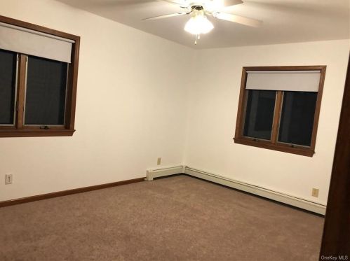 10 Farm Mdw Ln, Montgomery NY 12549-2100 exterior