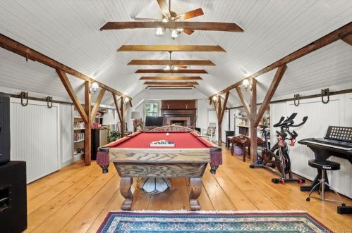 200 Bedford Rd, Greenwich CT 06831-2537 exterior