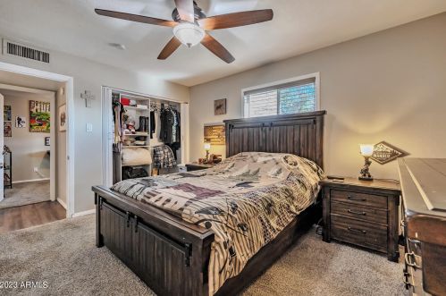 3418 Country Gables Dr, Phoenix AZ  85053-4732 exterior