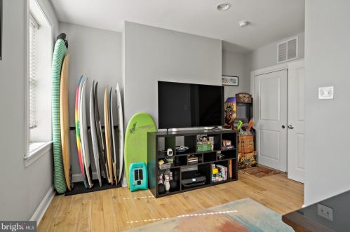 912 American St, Philadelphia PA 19140-5726 exterior