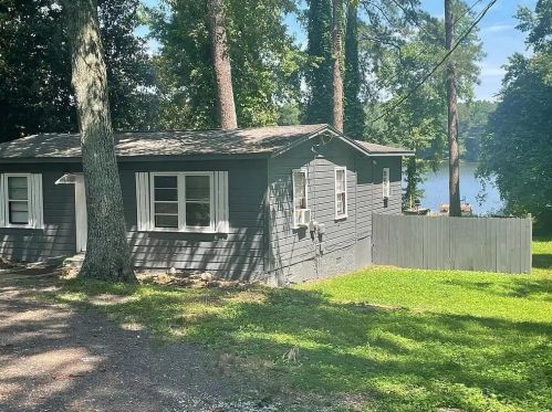 8580 Lake Dr, Lithonia GA  30039-6526 exterior