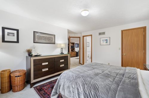 509 Newport Dr, Pittsburgh PA  15235-3228 exterior