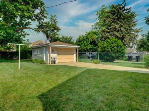 7704 Hoyne Ave, Chicago IL 60643-4039 exterior