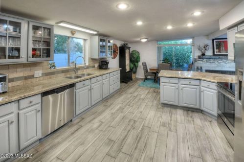 1302 Camino Seco, Tucson AZ 85710-1707 exterior