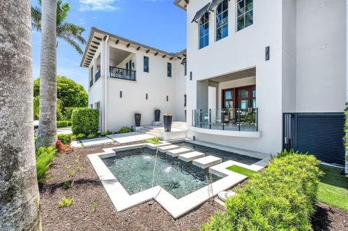 1960 Kingfish Rd, Naples, FL 34102-1534