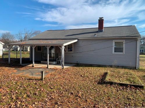 101 Southwest Ave, Windsor Locks, CT 06096-2143