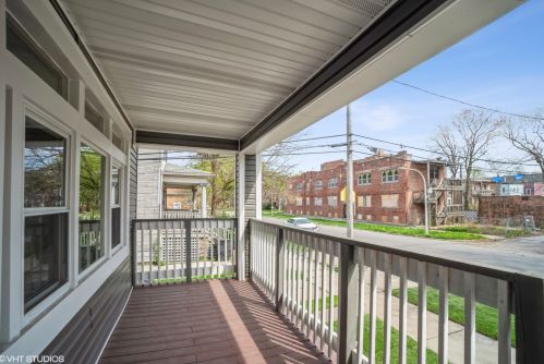 2714 78th St, Chicago, IL 60649-5208