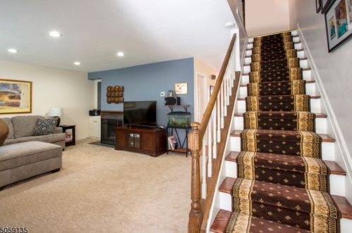 47 Oriole Dr, Hackettstown, NJ 07840-3118