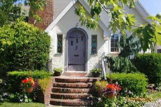 16 Cortelyou Rd, North Merrick, NY 11566-3724