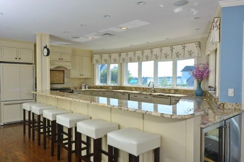 151 Allston Ave, Middletown RI 02842-5803 exterior