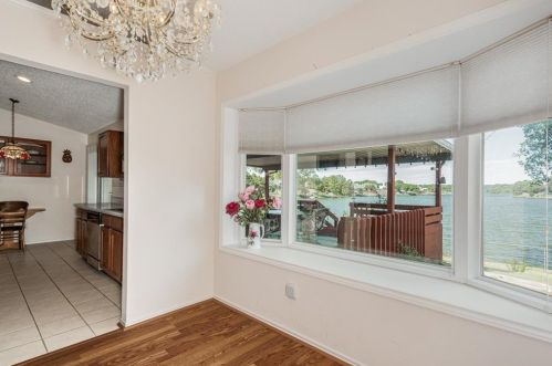 1311 Lakeshore Dr, Irving TX 75060-6675 exterior