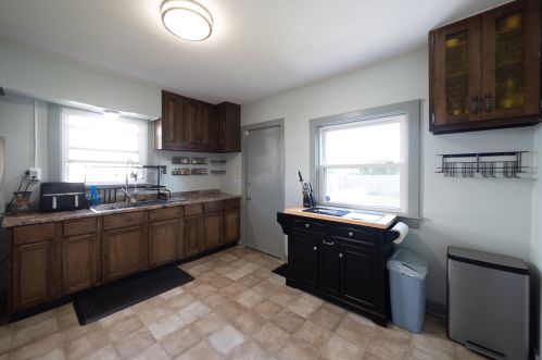 743 Bates St, Grand Rapids MI 49506-2615 exterior