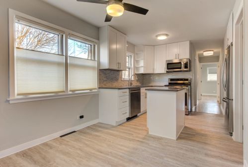 2959 Washtenaw Ave, Chicago IL 60645-3210 exterior