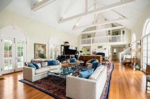 58 Eastern Pt Blvd, Gloucester MA 01930-4405 exterior